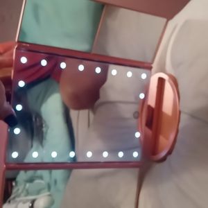Led light up mirror